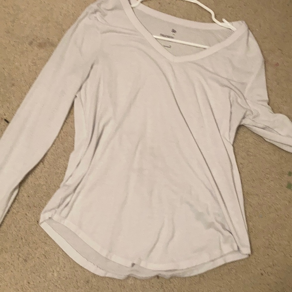 Long sleeve V-neck shirt